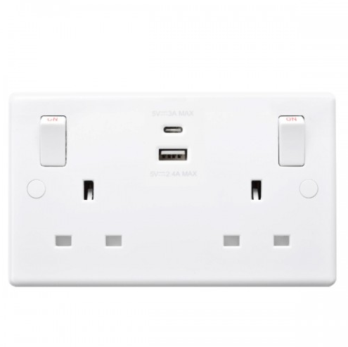British General 822UAC Moulded White Double Switched 13A Power Socket with 1x USB A (2.4A) + 1x USB C (3A)